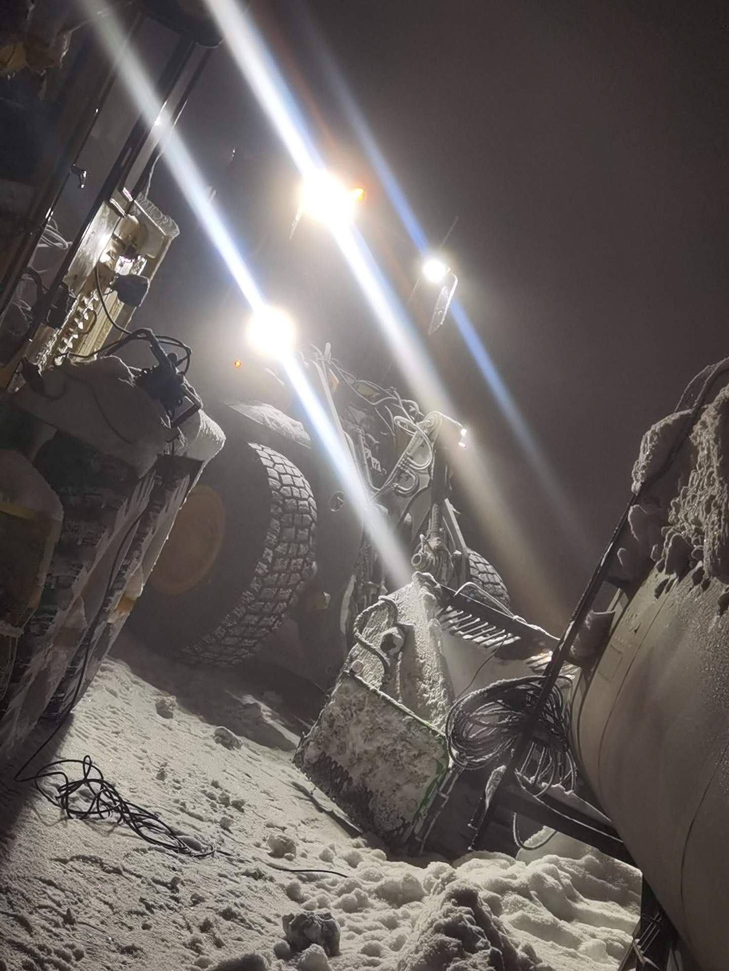 Hei,
Se on aina kiva aamuisin herätä, kun lumi rouskuaa pakkasen toimesta kun se päällä kävelee ja käy Volvo pyöräkuormaajan laittamassa lämpiämään.

Tässä ollut pientä pöhinää sinne sun tänne ja nyt itsenäisyyspäivänä on hyvä aika hengähtää meidän jokaisen.

Työpalvelu Pentti Niskasaari Oy - toivottaa hyvää itsenäisyyspäivää meille jokaiselle!

Ei tässä muuta…

#itsenäisyyspäivä🇫🇮 #sodankylä #petkula #työpalvelu #volvopyöräkuormaaja #volvo #pyöräkuormaaja #talvi